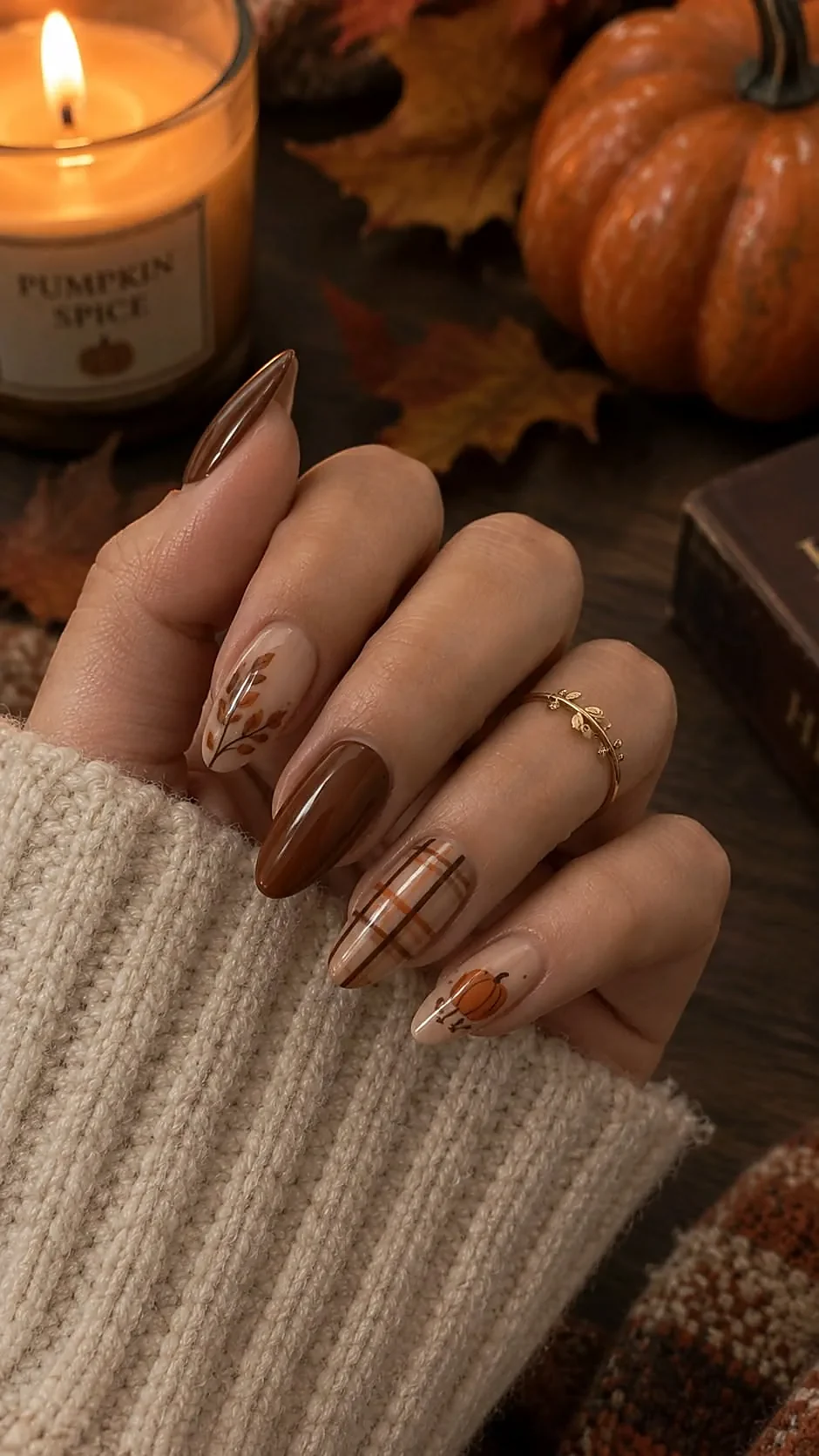 Tortoiseshell amber and brown nails with a tiny pumpkin decal
